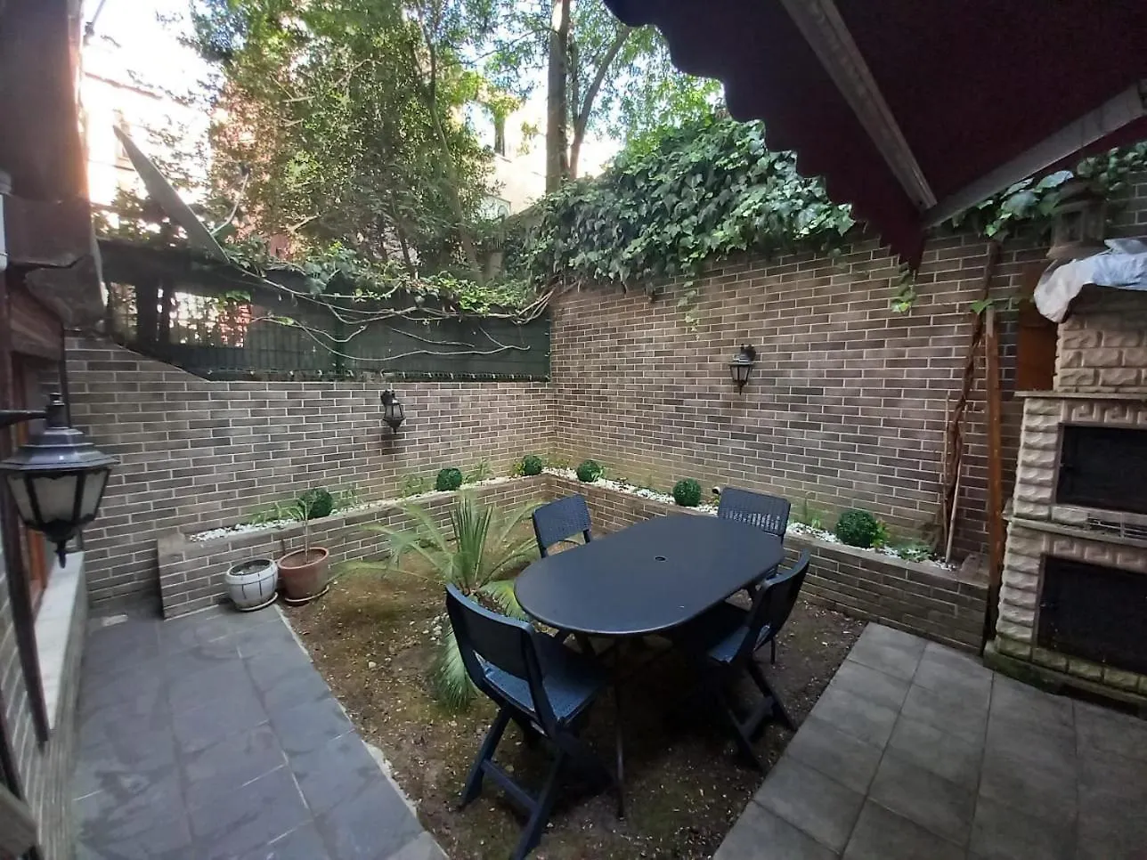 Cozy Apartment With Garden, 2 Bedroom And Very Close To Bosphorus Estambul
